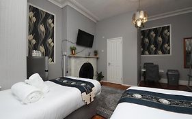 Woodville Lodge Leeds City Centre By Oyo